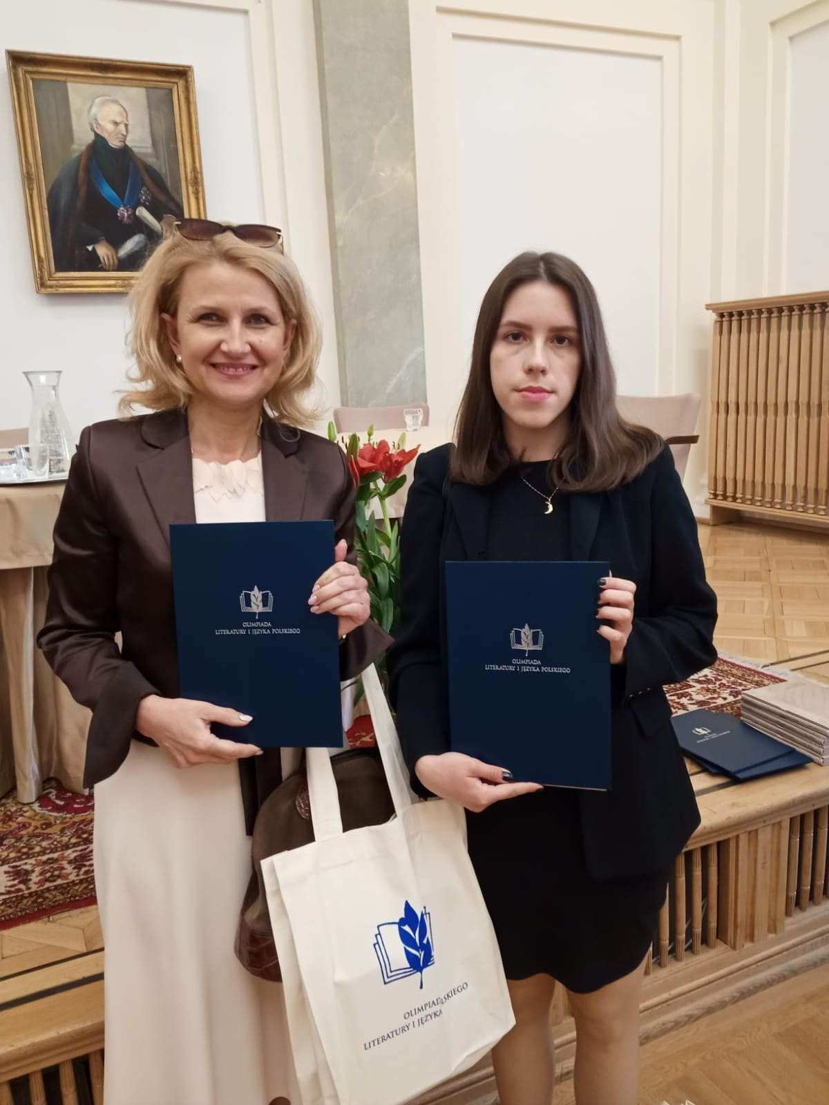 Od lewej Nauczyciel Jolanta Łukasik i uczennica Alicja Orkisz